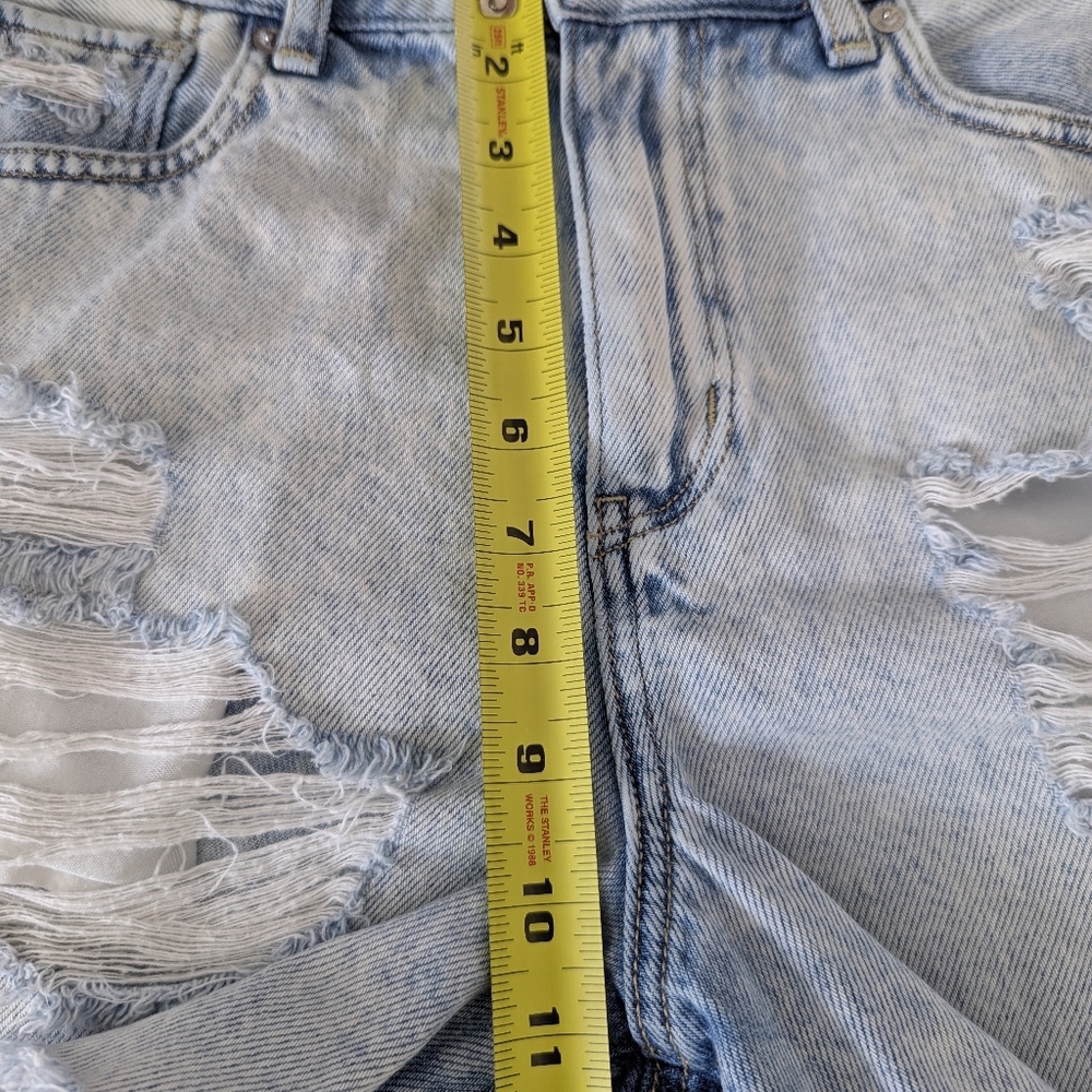 American Eagle Mom Shorts High Rise Acid Wash Distressed Denim - Size 4 - Picture 6 of 10